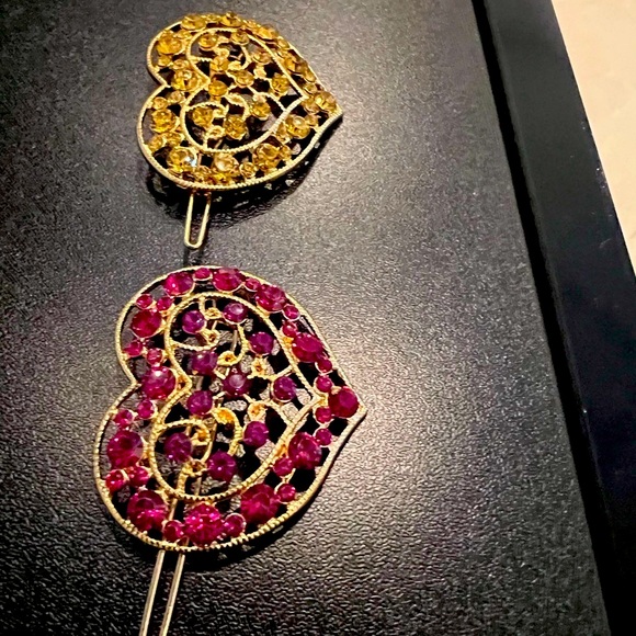 2 Hair Clips same Heart Designs - Picture 3 of 6